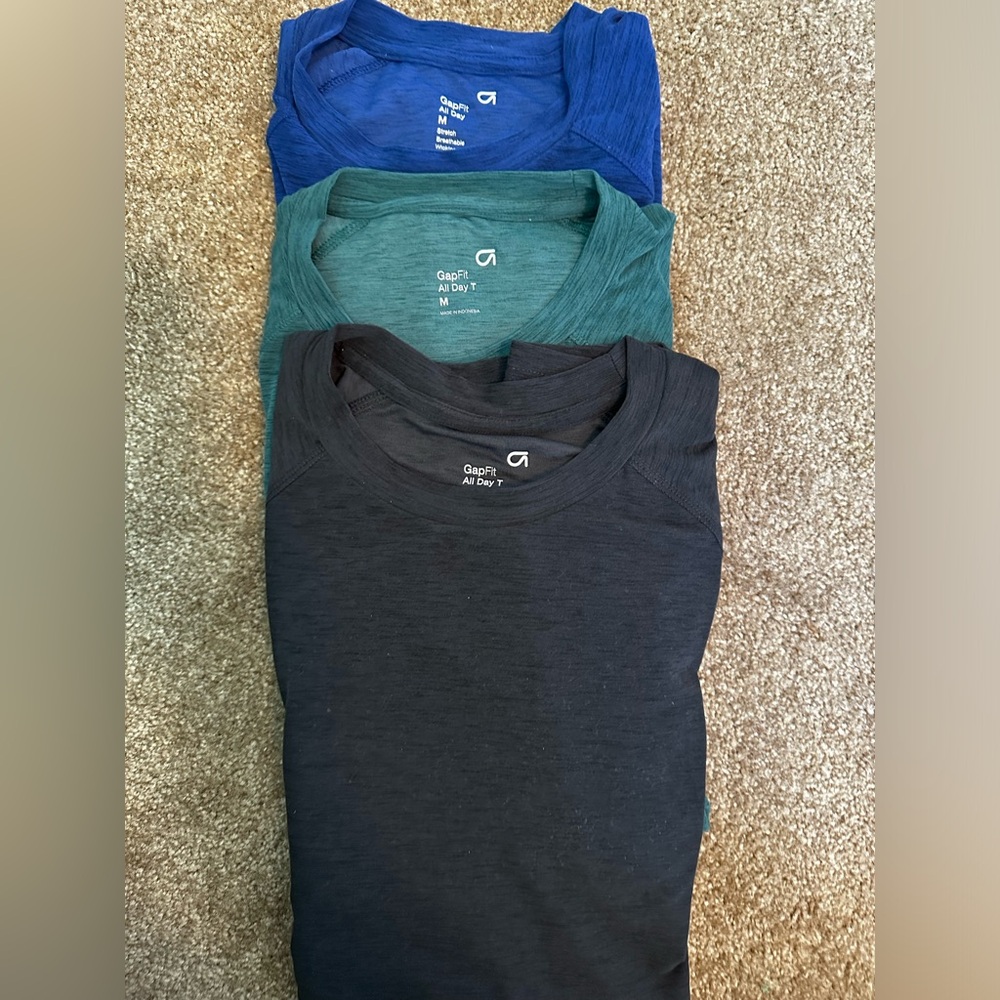 Gap all day fit tshirt size medium EUC.